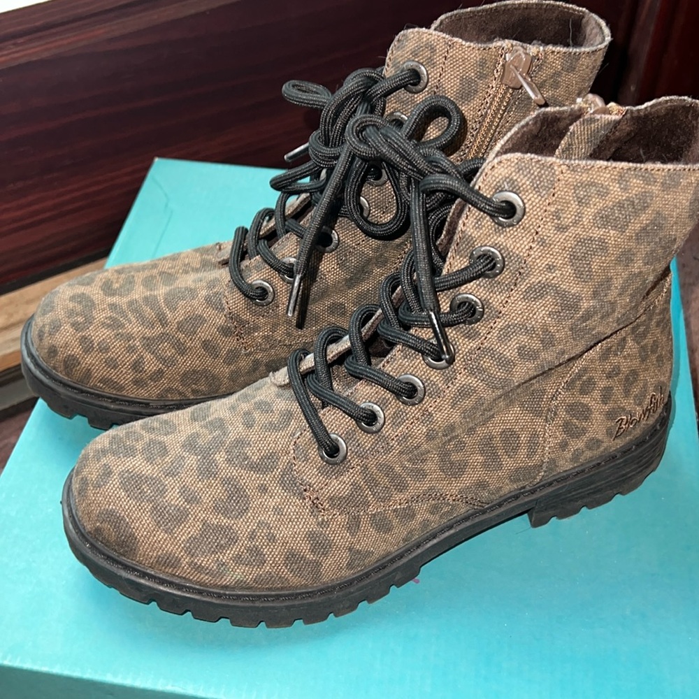 Like new- Blowfish Malibu- Jaelynn camo moto boot- 7.5